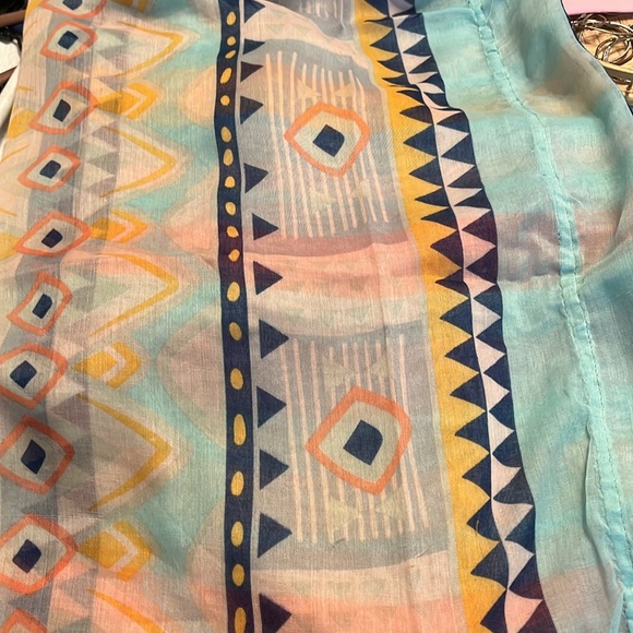 New with Tags Women’s Wrap or Scarf - Picture 5 of 5